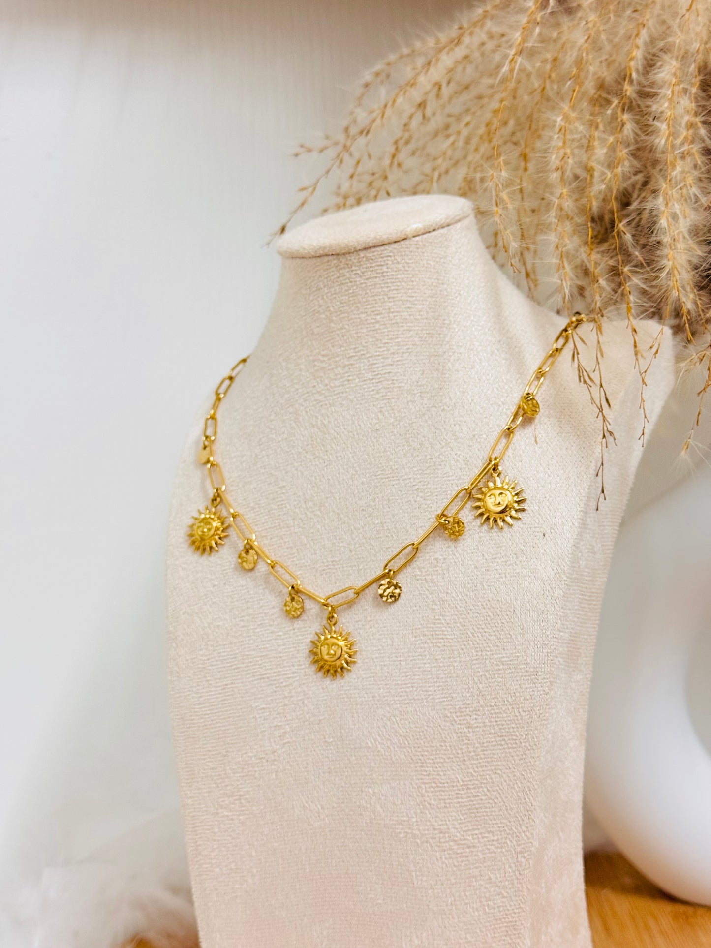 Collier breloques soleils