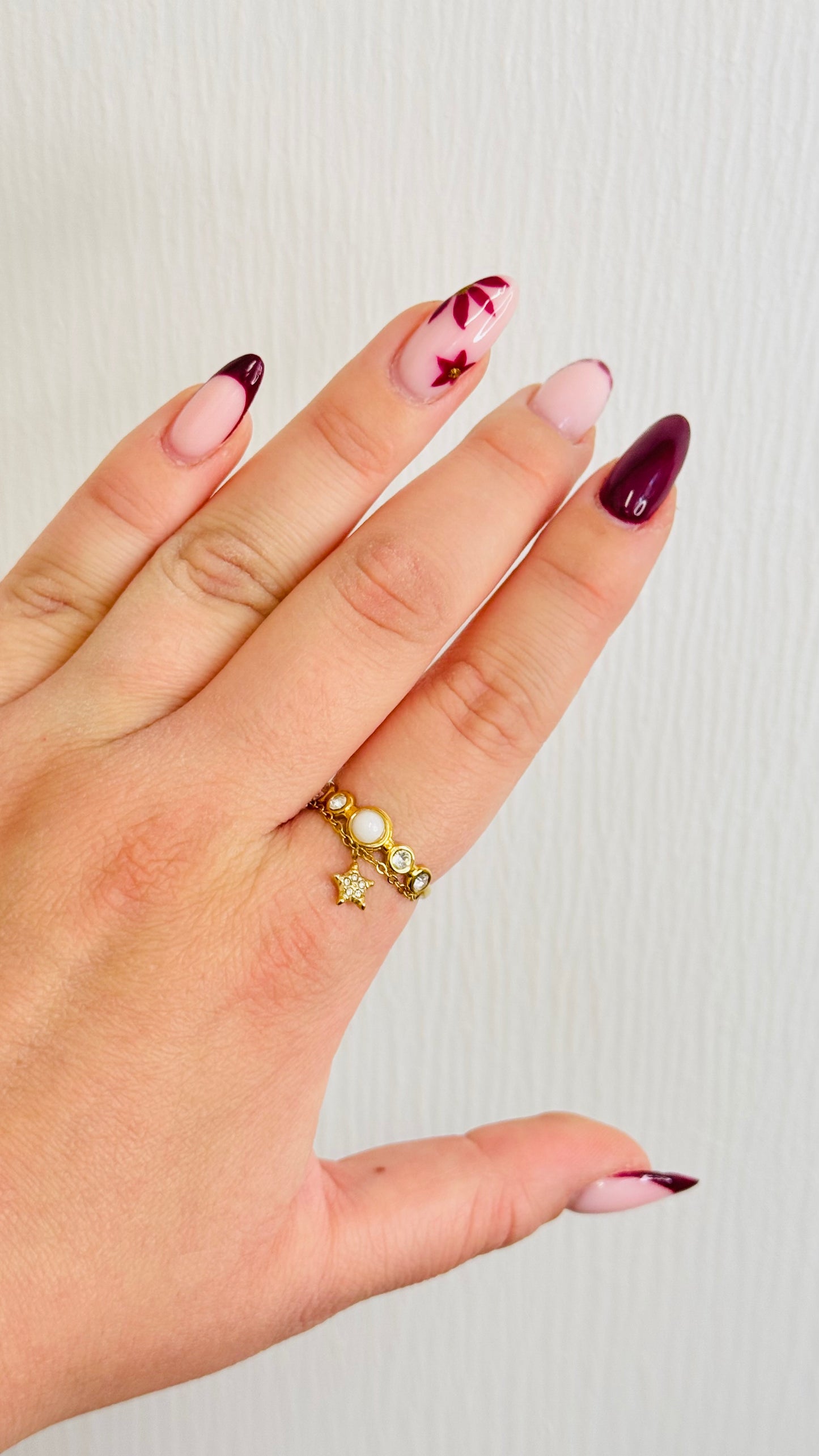 Bague blanche et étoile