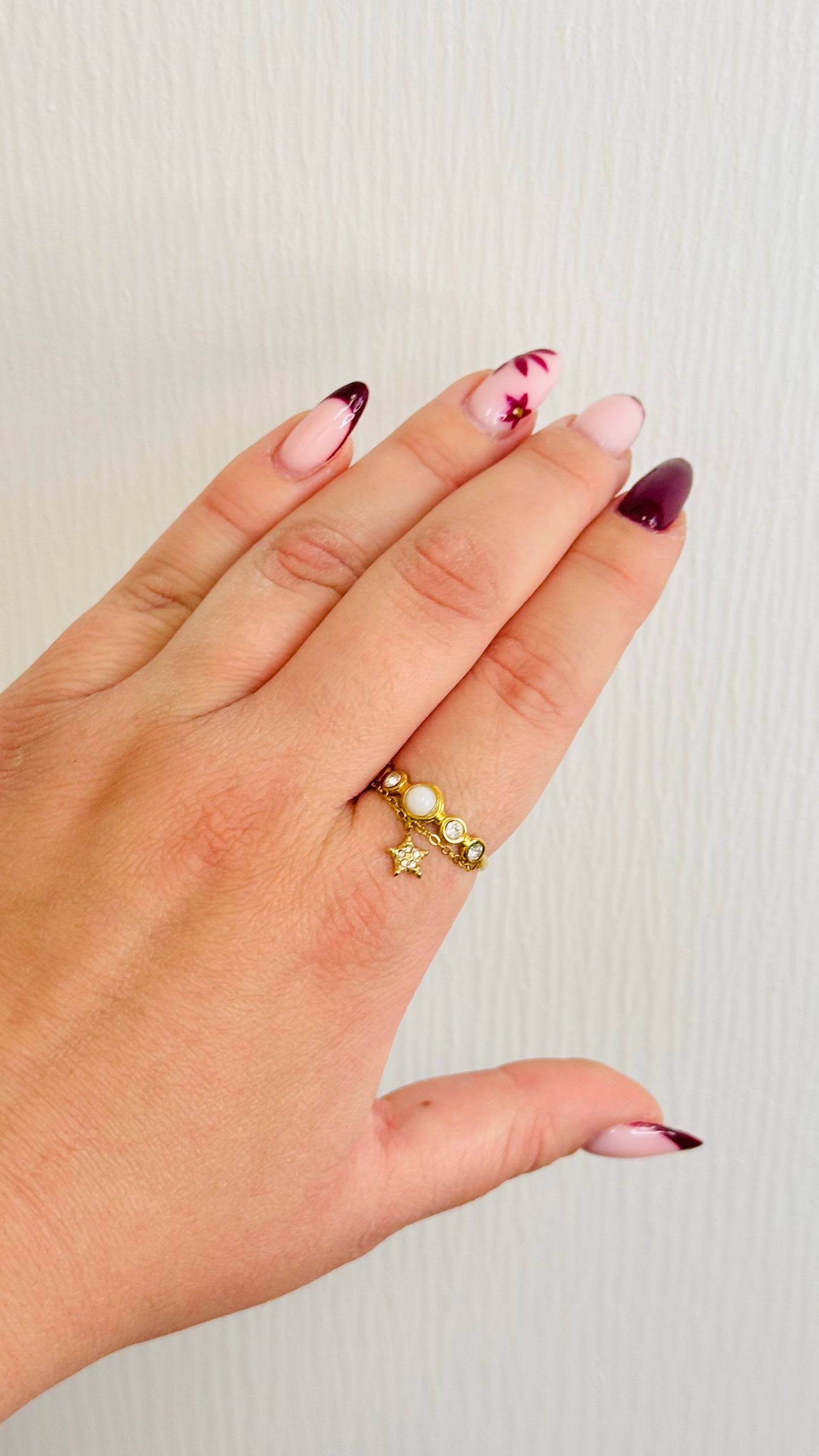 Bague blanche et étoile