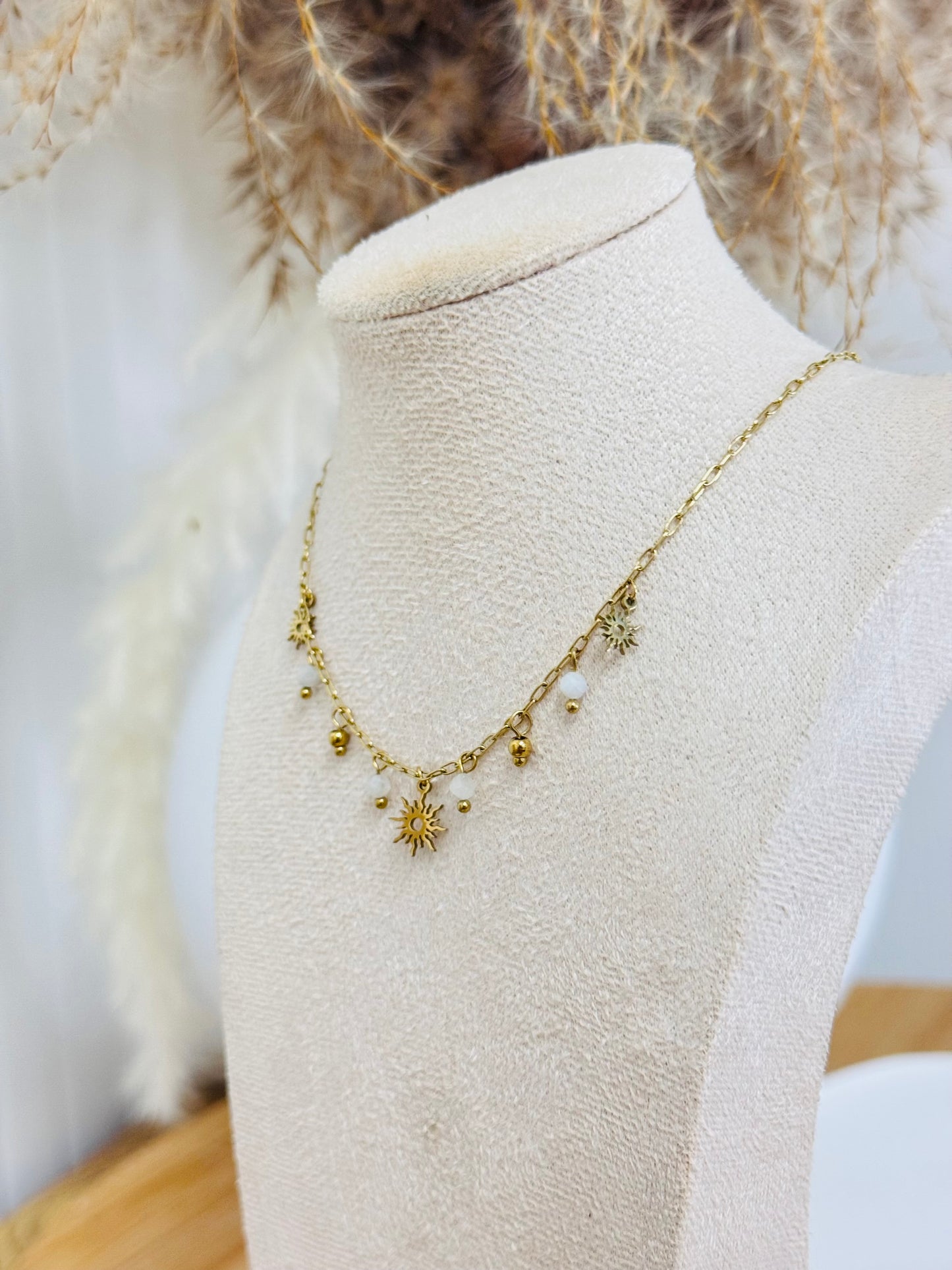 Collier soleil perles blanche