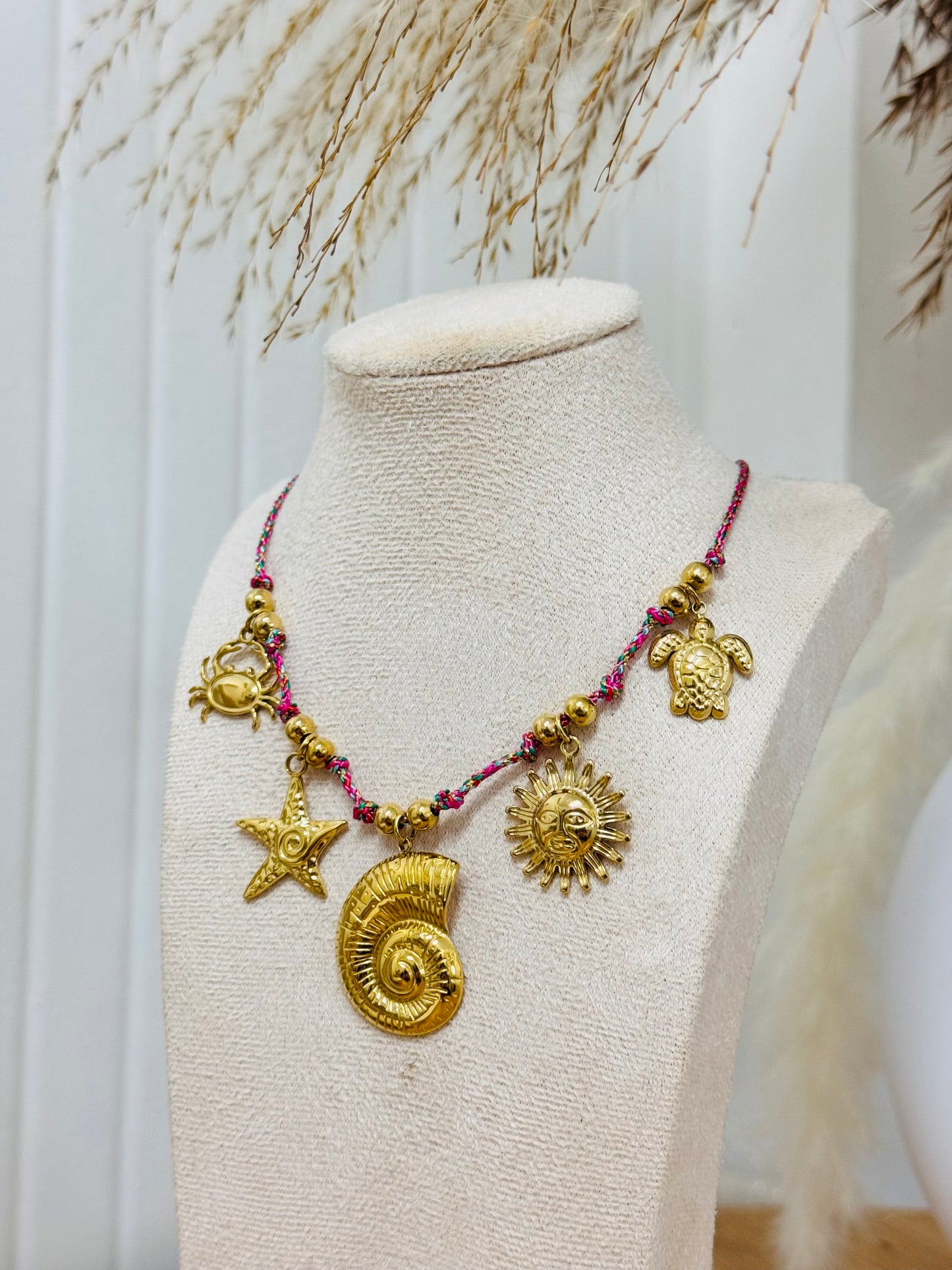 Collier cordon rose breloques