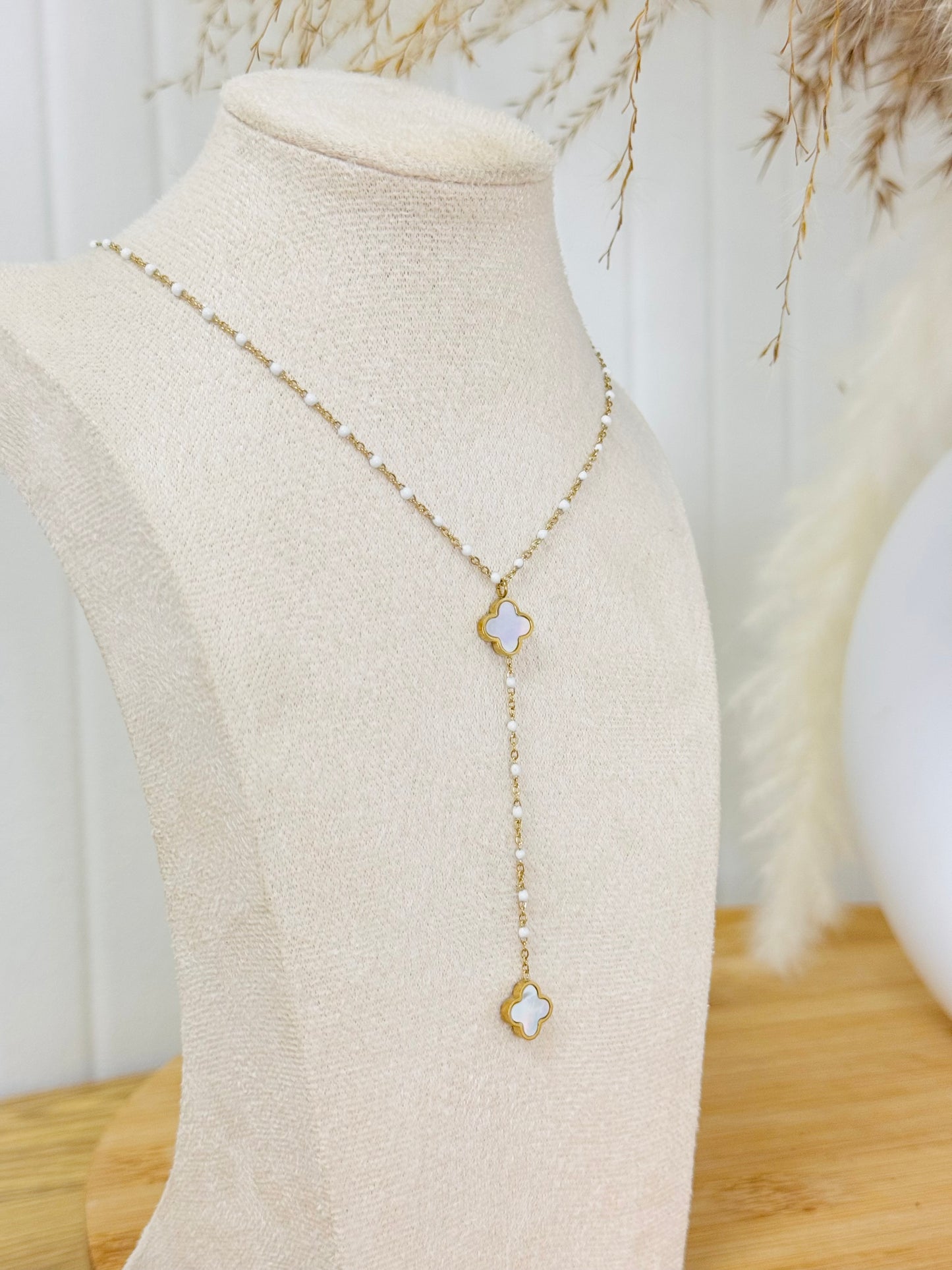 Collier trèfle blanc