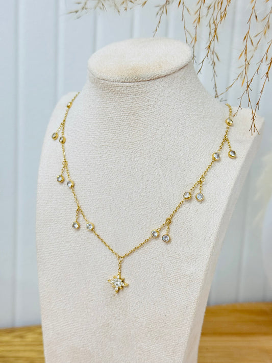 Collier breloques étoiles strass