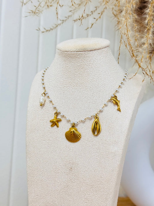 Collier breloques coquillages perles blanche