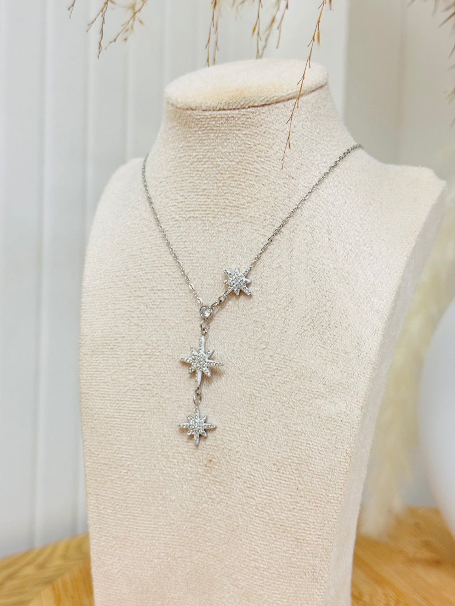 Collier triple étoiles
