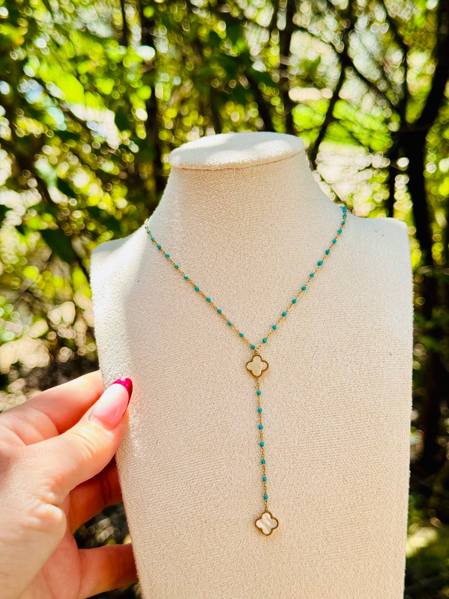 Collier trèfle blanc